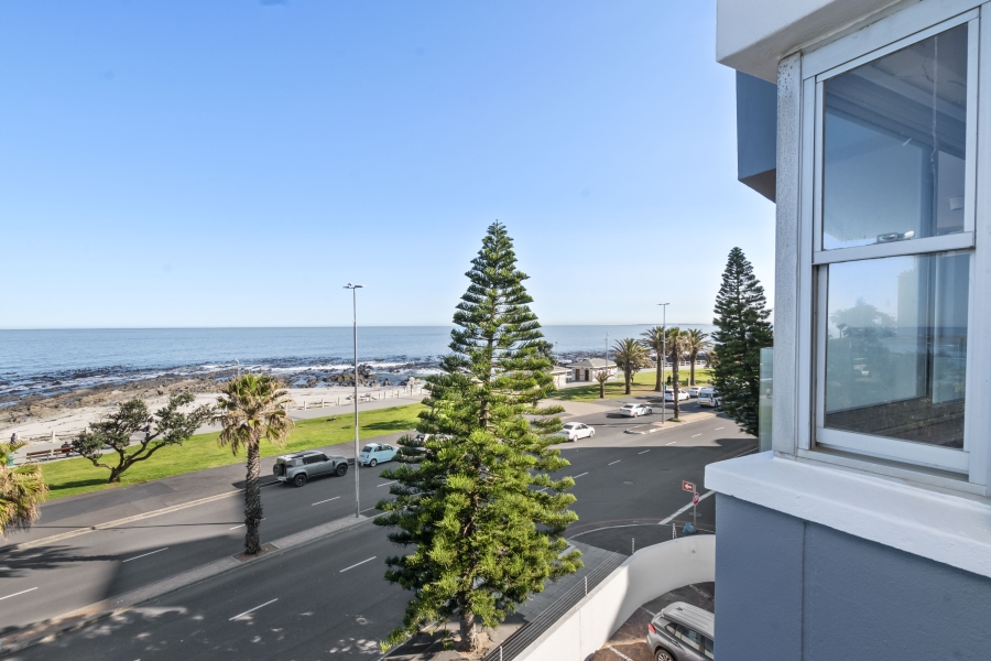 2 Bedroom Property for Sale in Sea Point Western Cape